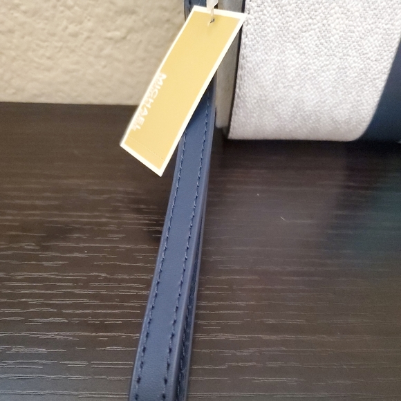 - Michael kors Signature Jet Set Double Zip Wristlet Wallet - Picture 8 of 13